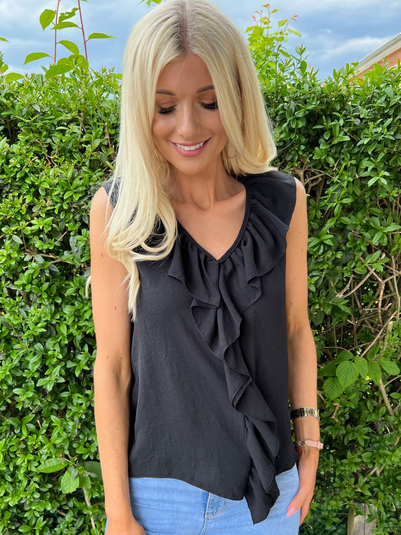 Nannali - Sød bluse med flæsekant